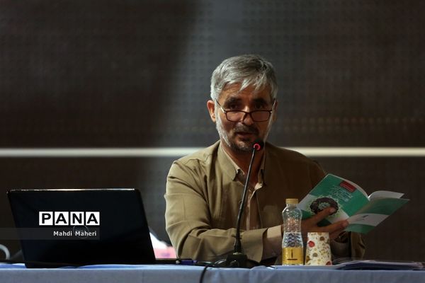 جلسه توجیهی یازدهمین دوره مجلس دانش‌آموزی در اردوگاه شهید‌باهنر