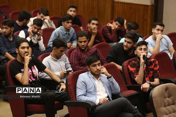 جلسه توجیهی یازدهمین دوره مجلس دانش‌آموزی در اردوگاه شهید‌باهنر