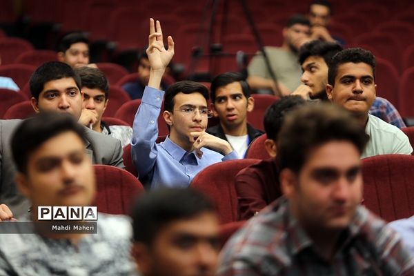 جلسه توجیهی یازدهمین دوره مجلس دانش‌آموزی در اردوگاه شهید‌باهنر