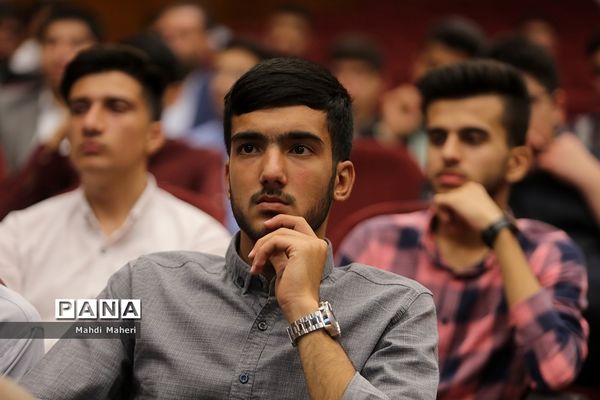 جلسه توجیهی یازدهمین دوره مجلس دانش‌آموزی در اردوگاه شهید‌باهنر