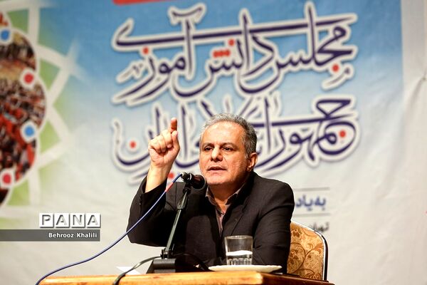 جلسه توجیهی یازدهمین دوره مجلس دانش‌آموزی در اردوگاه شهید‌باهنر