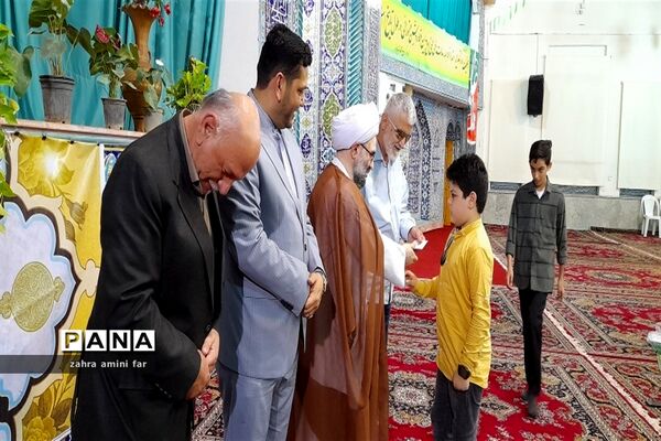 اقامه نماز جمعه در نور