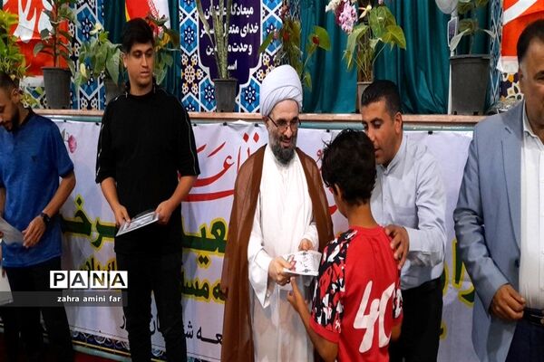 اقامه نماز جمعه در نور