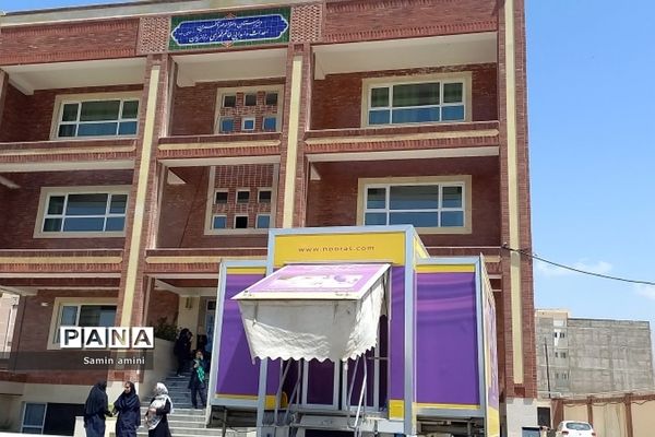 استقرار کلینیک سیار دندان‌پزشکی نوآوران سلامت در مدرسه مهرآفرین رودهن