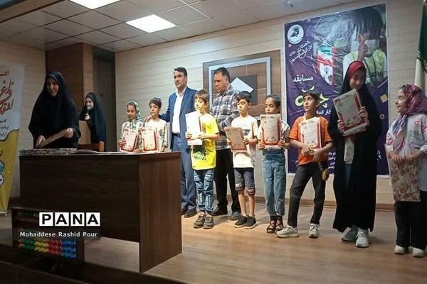 مراسم تجلیل دانش‌آموزان برتر آزمون استانی چرتکه آموزشگاه پویا ابتکار برتردر اسلامشهر