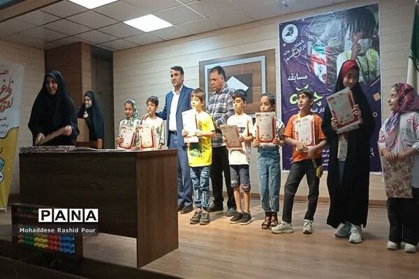 مراسم تجلیل دانش‌آموزان برتر آزمون استانی چرتکه آموزشگاه پویا ابتکار برتردر اسلامشهر