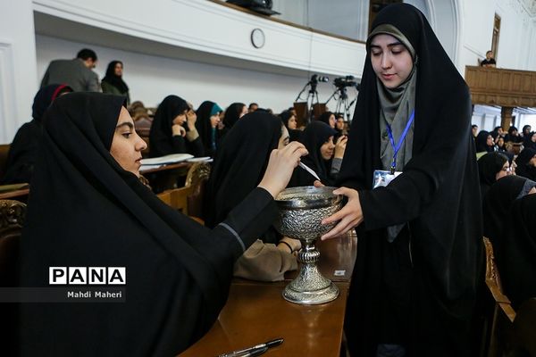 افتتاحیه یازدهمین دوره مجلس دانش‌آموزی/۳