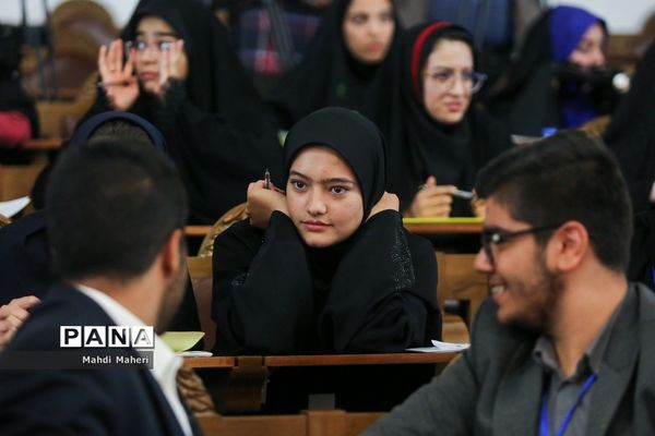 افتتاحیه یازدهمین دوره مجلس دانش‌آموزی/۳