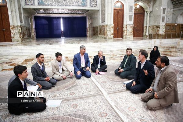 تجدید میثاق نمایندگان مجلس دانش‌آموزی با آرمان‌های امام(ره)