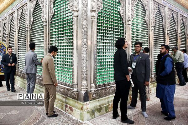 تجدید میثاق نمایندگان مجلس دانش‌آموزی با آرمان‌های امام(ره)