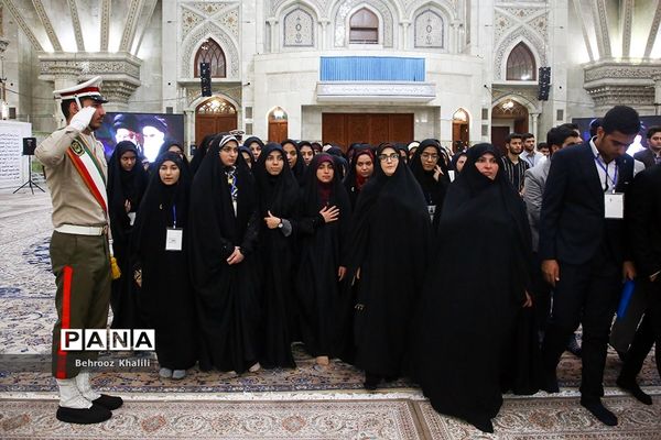 تجدید میثاق نمایندگان مجلس دانش‌آموزی با آرمان‌های امام(ره)