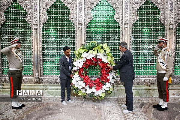 تجدید میثاق نمایندگان مجلس دانش‌آموزی با آرمان‌های امام(ره)