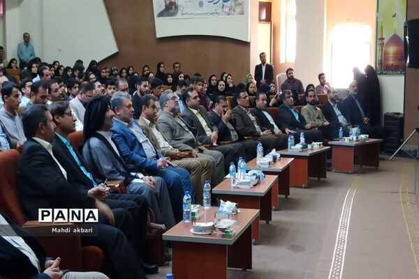 آیین تقدیر از دانش‌آموزان جشنواره‌های آموزش متوسطه خوزستان