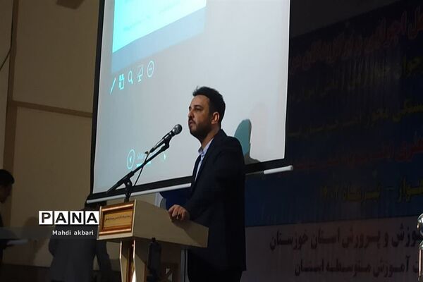 آیین تقدیر از دانش‌آموزان جشنواره‌های آموزش متوسطه خوزستان