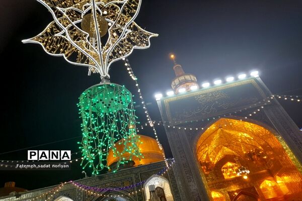 حضور زائران و شهروندان مشهدی در روز ولادت امام موسی کاظم (ع) در حرم مطهر رضوی