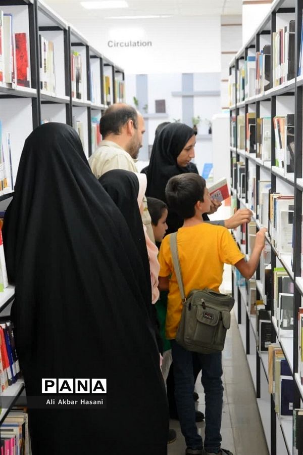 نشست نقد و بررسی کتاب «کودکستان آقا مرسل» در قم