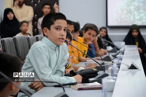 نشست نقد و بررسی کتاب «کودکستان آقا مرسل» در قم