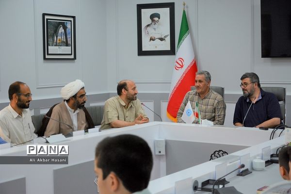 نشست نقد و بررسی کتاب «کودکستان آقا مرسل» در قم