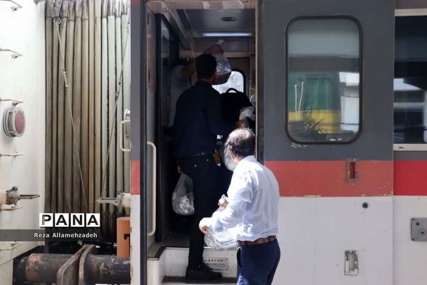 اعزام دانش‌آموزان زیارت اولی روستاهای محروم بشاگرد به مشهد مقدس