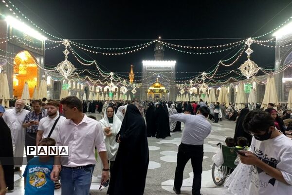 شور و نشاط زائرین حرم آقا امام رضا( ع) در شب ولادت  امام موسی کاظم (ع)