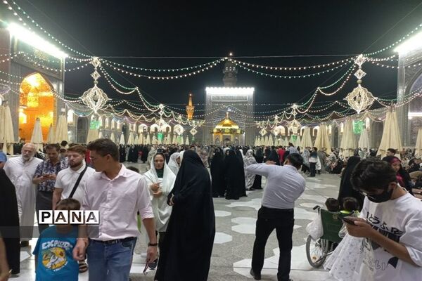 شور و نشاط زائرین حرم آقا امام رضا( ع) در شب ولادت  امام موسی کاظم (ع)