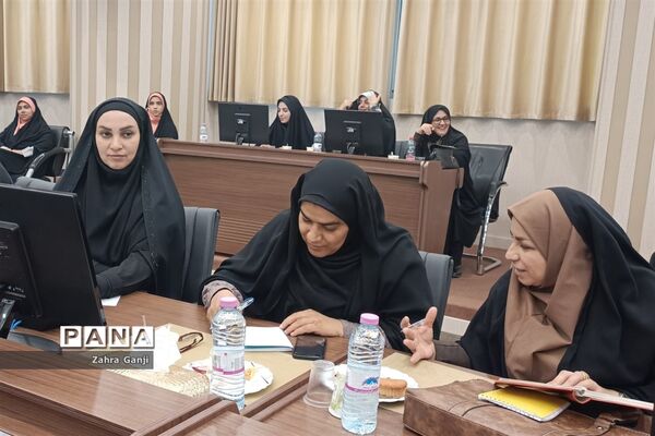نشست مشترک مدیران و نماینده بانوان سازمان بسیج فرهنگیان استان فارس