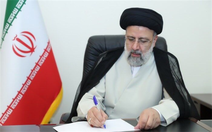 پیام تسلیت آیت الله رئیسی در پی درگذشت مادر شهید دقایقی