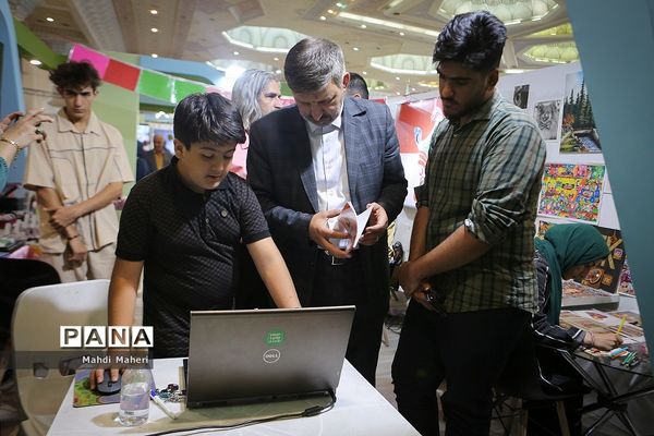 دومین روز نمایشگاه الف تا