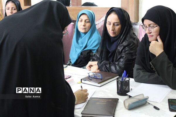 جلسه ویژه اولیای پایه نهم با موضوع هدایت تحصیلی در کاشمر