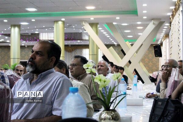 جلسه ویژه اولیای پایه نهم با موضوع هدایت تحصیلی در کاشمر