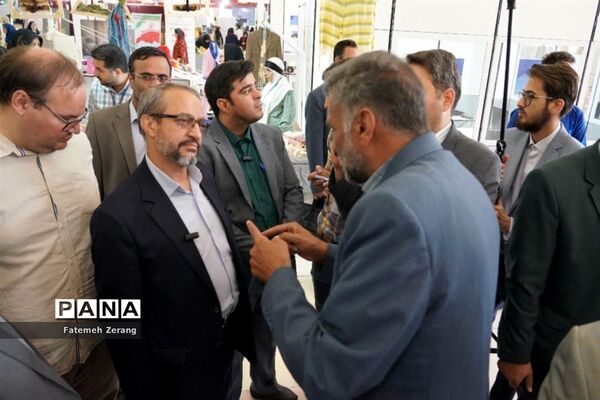 بازدید مسئولان کشوری از غرفه خراسان رضوی در نمایشگاه الف تا 