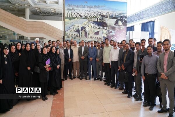 بازدید مسئولان کشوری از غرفه خراسان رضوی در نمایشگاه الف تا 