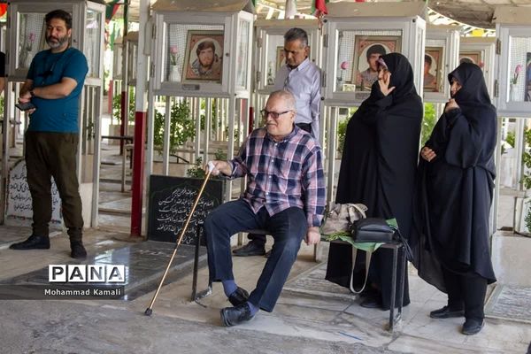 آیین افتتاحیه اولین جشنواره تئاتر خیابانی محلات