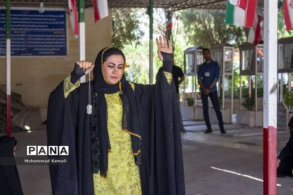 آیین افتتاحیه اولین جشنواره تئاتر خیابانی محلات