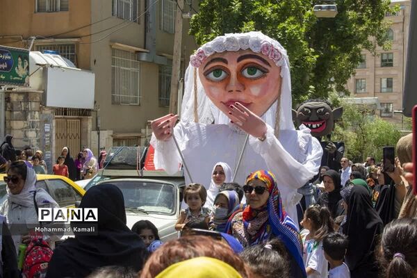 آیین افتتاحیه اولین جشنواره تئاتر خیابانی محلات