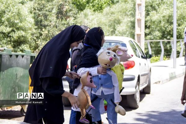 آیین افتتاحیه اولین جشنواره تئاتر خیابانی محلات