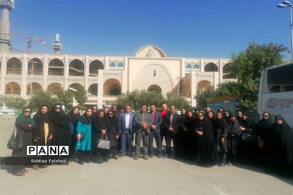 بازدید جمعی از مدیران و معاونان مدارس اداره آموزش و پرورش ناحیه یک یزد از نمایشگاه الف تا
