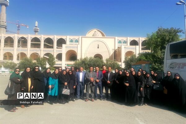 بازدید جمعی از مدیران و معاونان مدارس اداره آموزش و پرورش ناحیه یک یزد از نمایشگاه الف تا