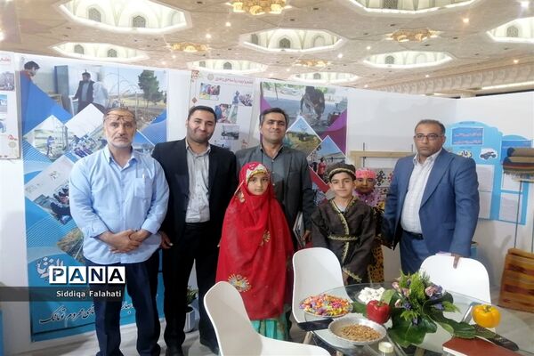 بازدید جمعی از مدیران و معاونان مدارس اداره آموزش و پرورش ناحیه یک یزد از نمایشگاه الف تا