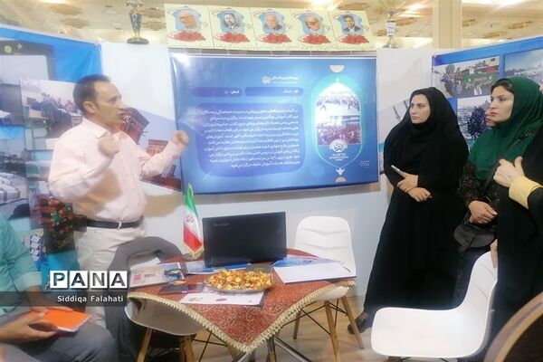 بازدید جمعی از مدیران و معاونان مدارس اداره آموزش و پرورش ناحیه یک یزد از نمایشگاه الف تا