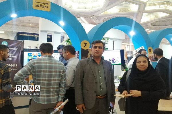 بازدید جمعی از مدیران و معاونان مدارس اداره آموزش و پرورش ناحیه یک یزد از نمایشگاه الف تا