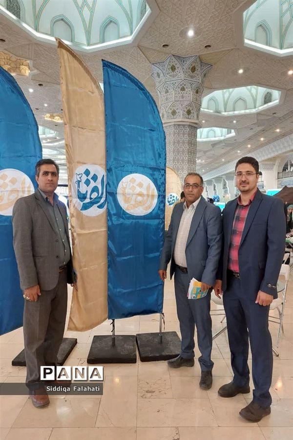 بازدید جمعی از مدیران و معاونان مدارس اداره آموزش و پرورش ناحیه یک یزد از نمایشگاه الف تا