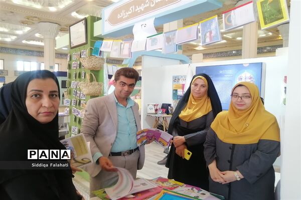 بازدید جمعی از مدیران و معاونان مدارس اداره آموزش و پرورش ناحیه یک یزد از نمایشگاه الف تا