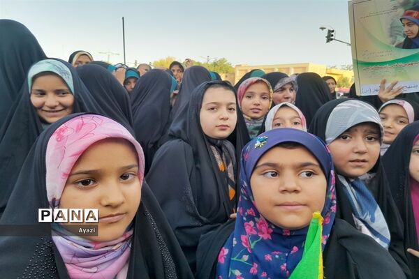 اجتماع بزرگ خانوادگی در هفته حجاب و عفاف در میدان امام حسین اصفهان