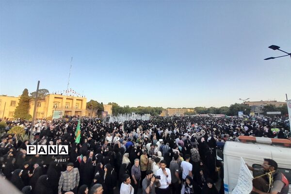 اجتماع بزرگ خانوادگی در هفته حجاب و عفاف در میدان امام حسین اصفهان