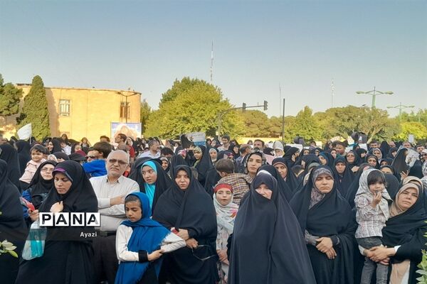 اجتماع بزرگ خانوادگی در هفته حجاب و عفاف در میدان امام حسین اصفهان