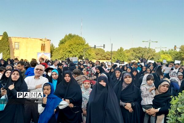 اجتماع بزرگ خانوادگی در هفته حجاب و عفاف در میدان امام حسین اصفهان