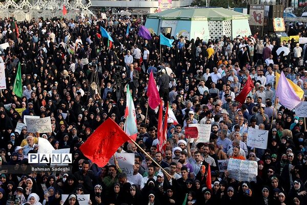 اجتماع بزرگ عفاف و حجاب در میدان امام حسین(ع)