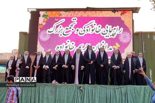 تجمع بزرگ مدافعان حریم خانواده در شهرستان قرچک