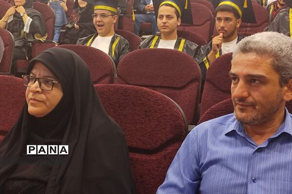 جشن فارغ‌التحصیلی دانش‌آموزان پایه دوازدهم دبیرستان استعدادهای درخشان شهید بهشتی رودهن